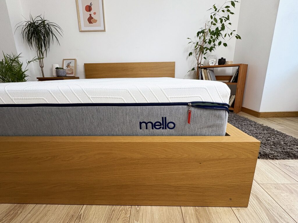 Mello Hybride de profil avec le logo sur la bande latérale