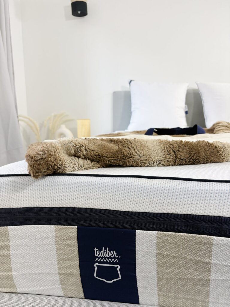 Étiquette Tediber sur la face rayée du matelas Hybride Premium