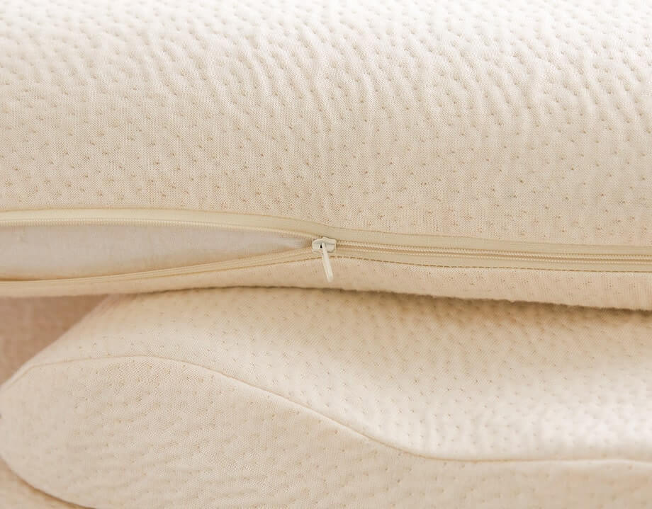 Détail de la housse en coton biologique de l'oreiller ergonomique Kipli