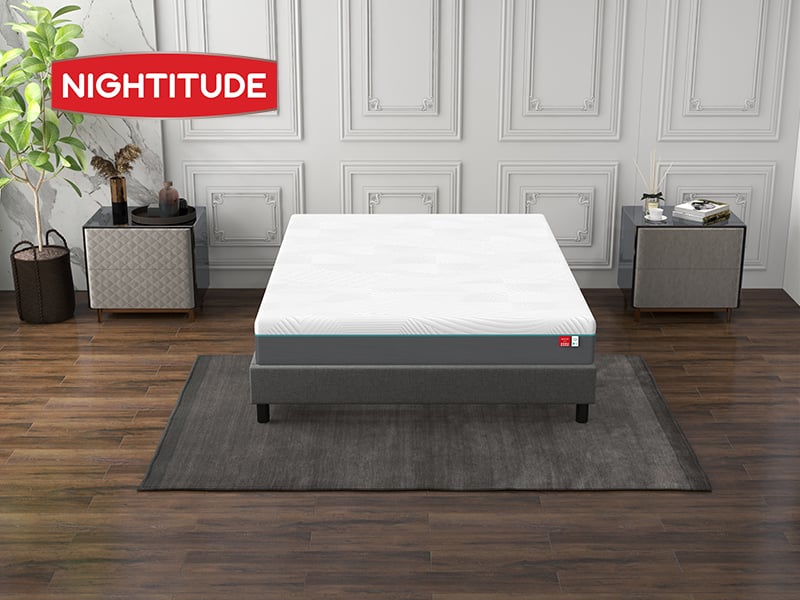 Matelas Nightitude Le Vif, posé sur un sommier dans une chambre