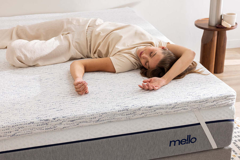 Surmatelas Mello Ferme, femme allongée sur le produit