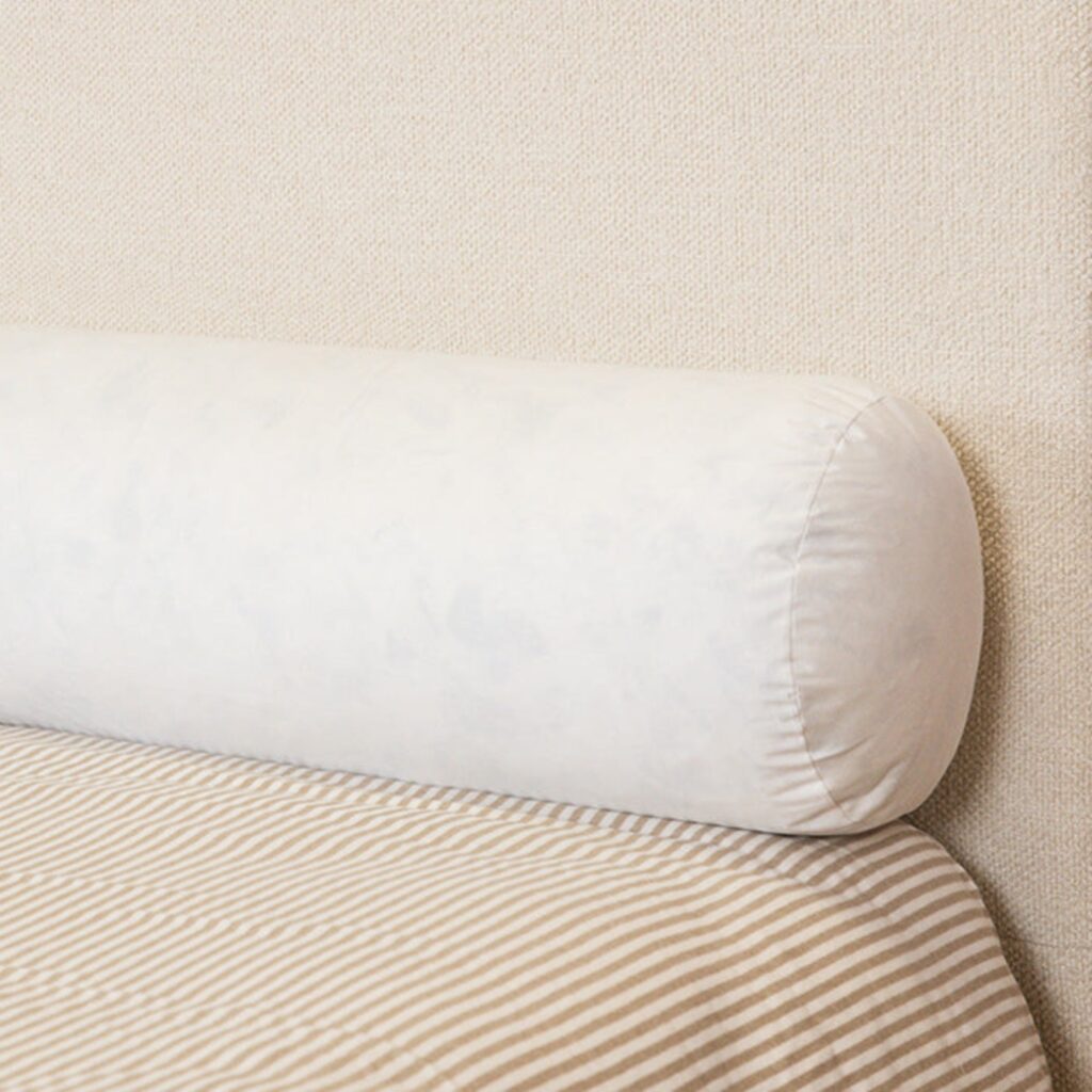 Détail du passepoil et de l'enveloppe coton du traversin Slome