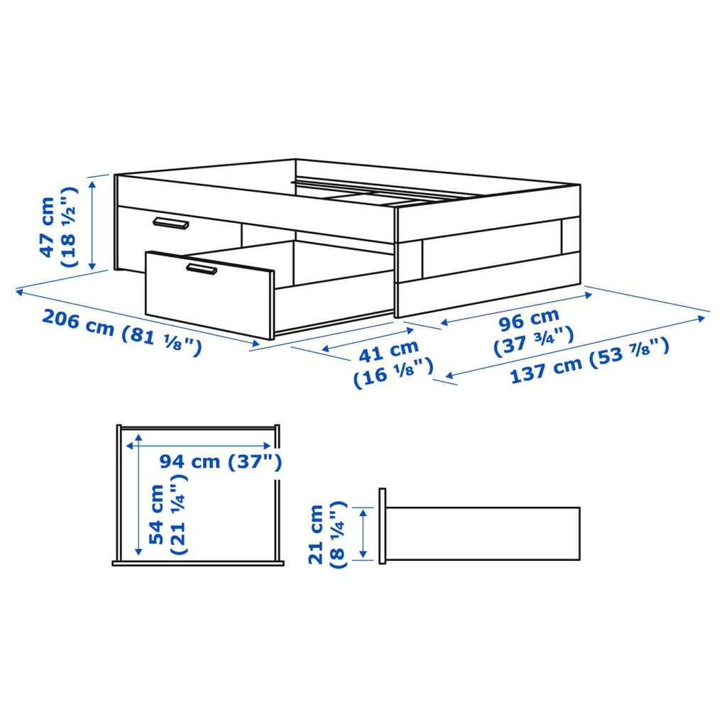 Cadre de lit IKEA BRIMNES blanc installé dans une chambre