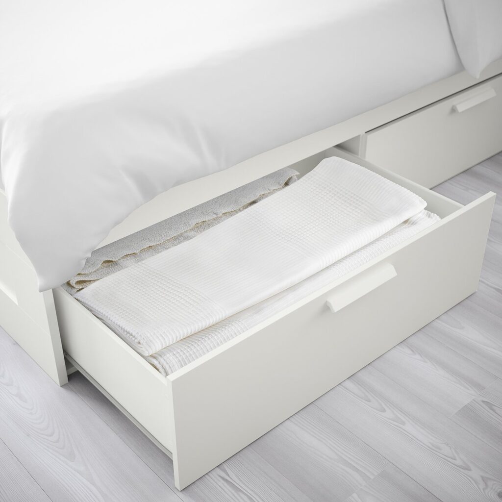 Cadre de lit IKEA BRIMNES blanc, détail de la structure