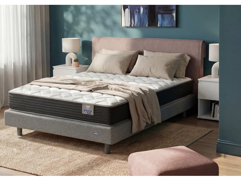 Matelas Confobed Illico sur un lit double avec tête de lit rose