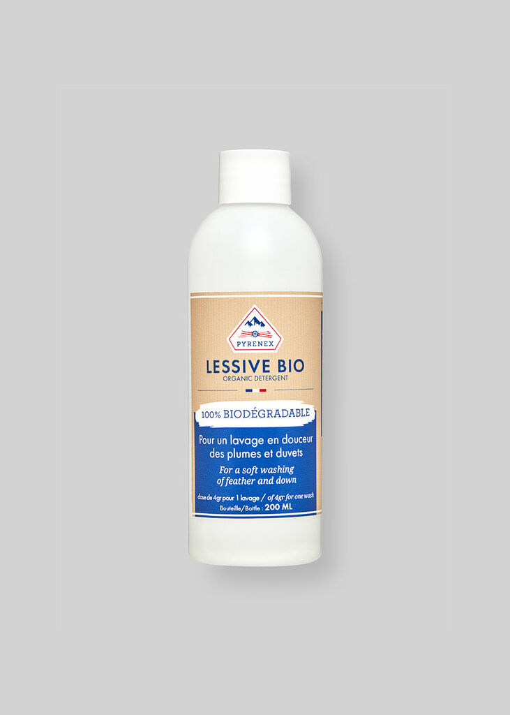 Flacon de lessive bio Pyrenex pour plumes et duvets fourni avec la couette Constance
