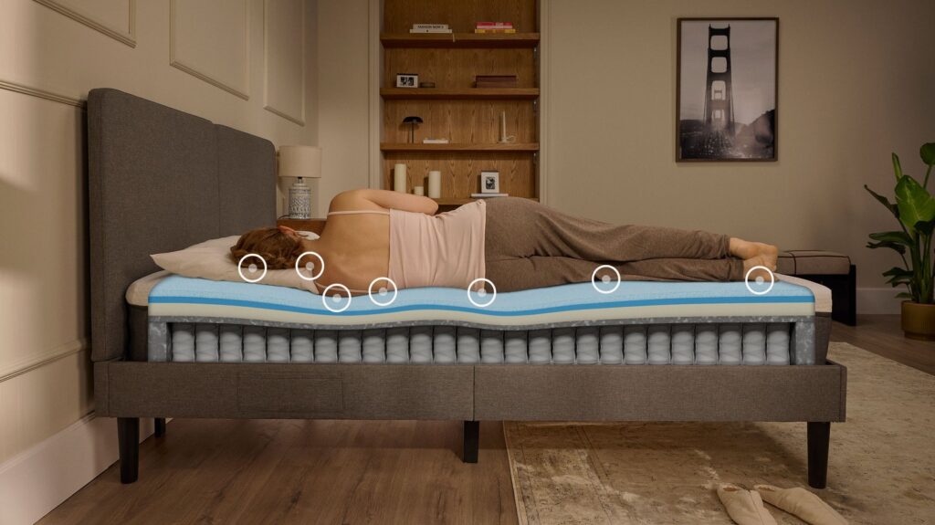Dormeuse sur le côté sur le matelas Emma Original Pro, 7 zones visibles en coupe