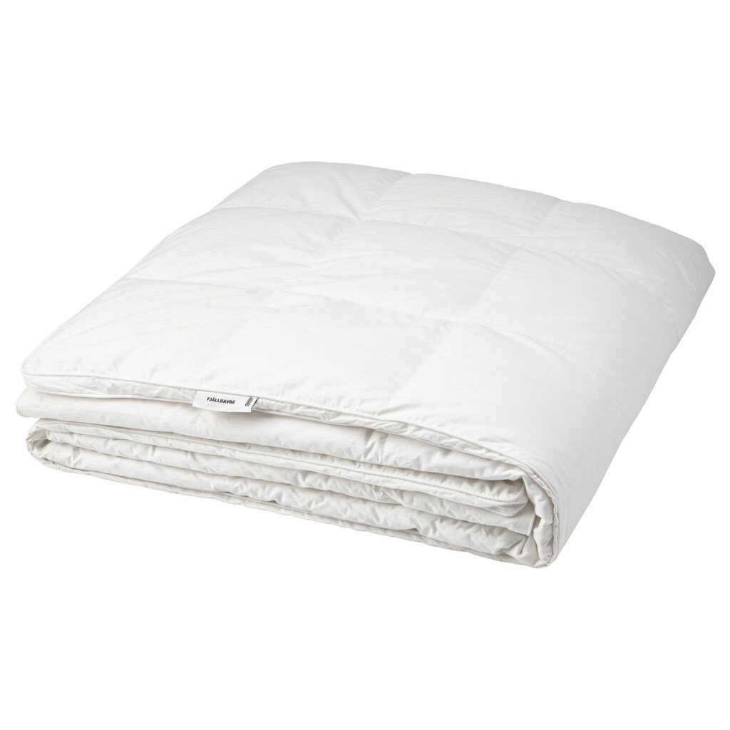 Couette IKEA FJÄLLHAVRE blanche à bande latérale, vue d'ensemble