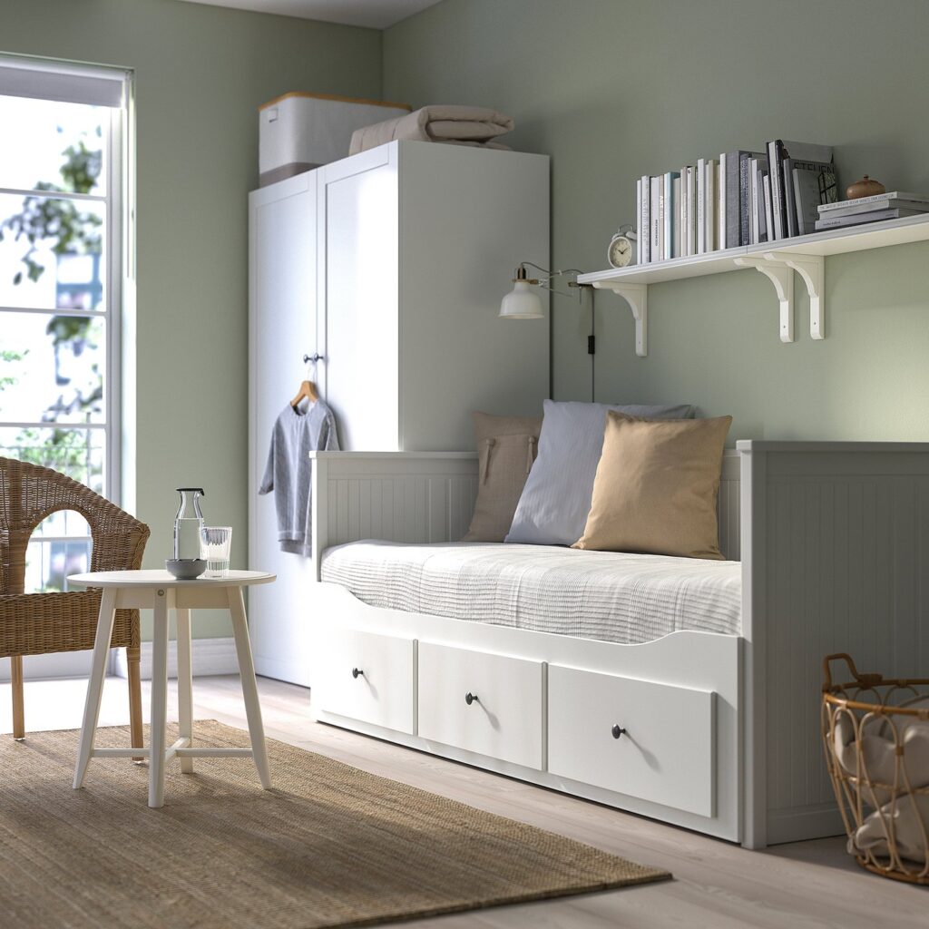 Lit banquette IKEA HEMNES déplié en lit double