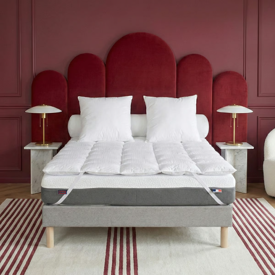 Surmatelas Dodo Hôtel Prestige sur un lit, autre angle de vue
