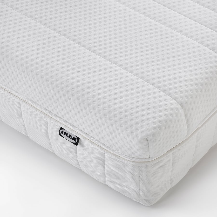 Matelas IKEA ÅNNELAND, gros plan sur l'angle de la housse
