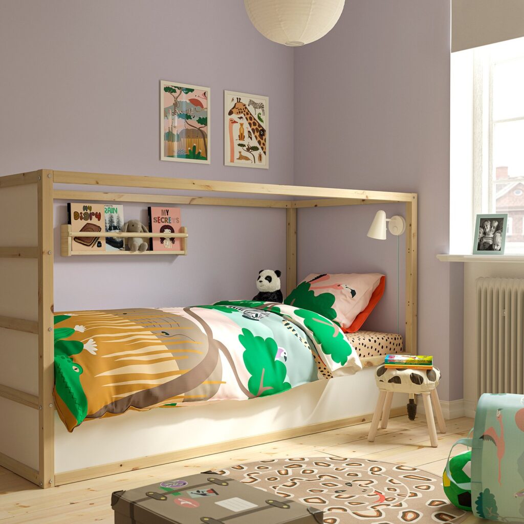 Lit enfant IKEA KURA, vue de trois quarts
