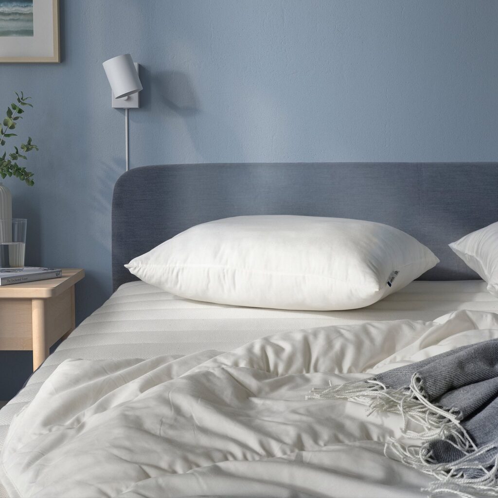Détail de la microfibre brossée de l'oreiller IKEA LAPPTÅTEL