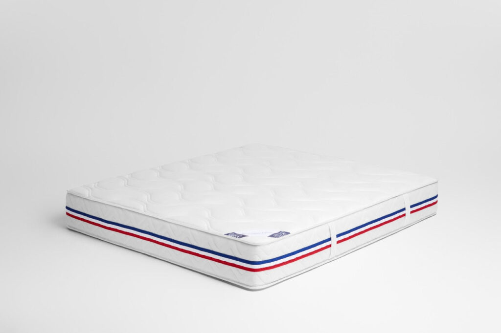 Matelas Philibert vu de trois quarts sur fond blanc