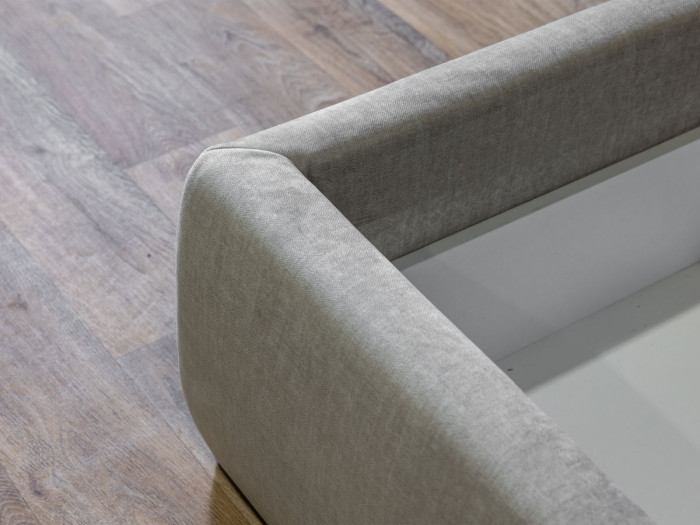 Lit coffre BoBoChic Jade, vue d'angle dans une chambre