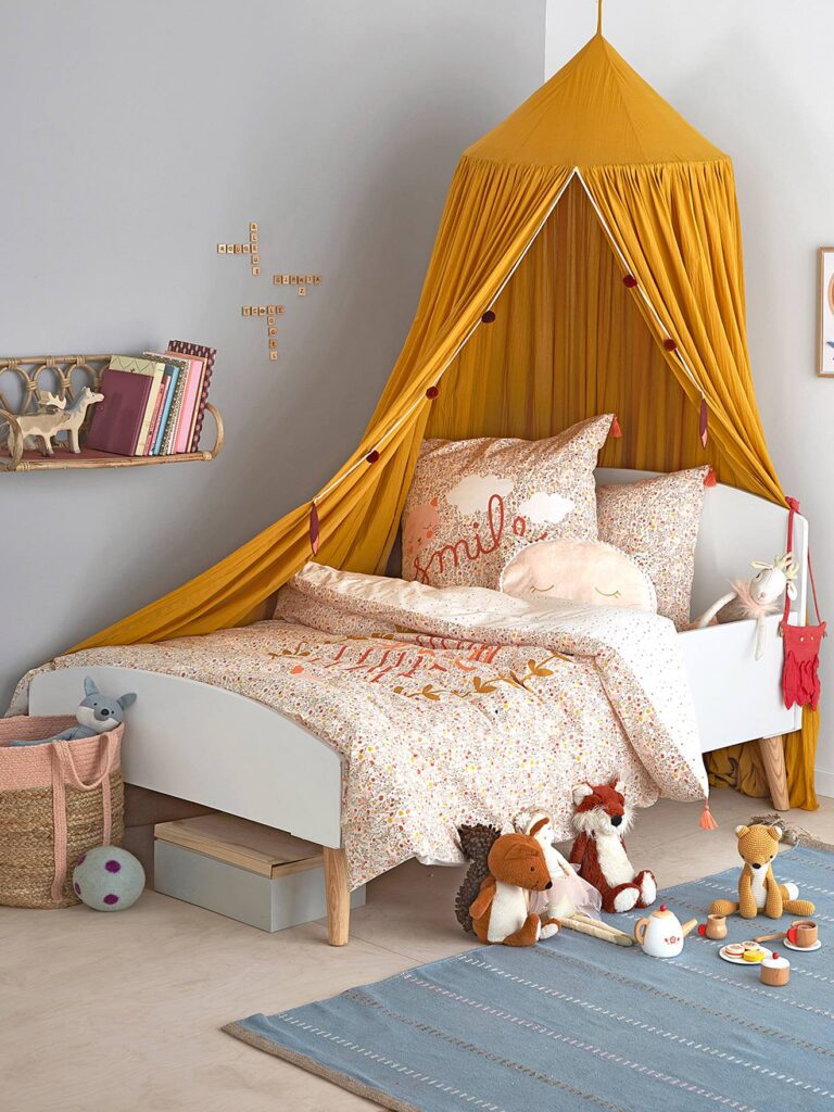 Lit évolutif Confetti Vertbaudet installé en chambre d'enfant