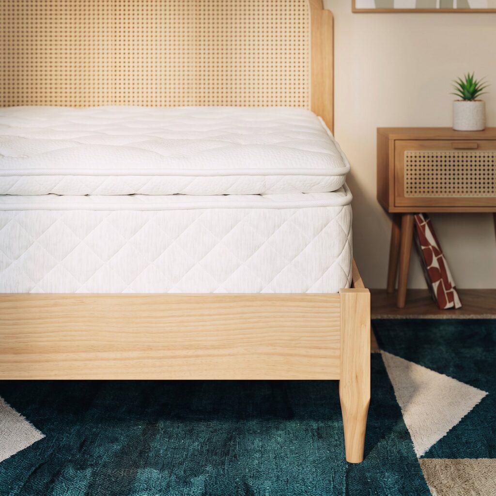 Matelas Hypnia Bien-être Suprême vu du pied du lit dans une chambre