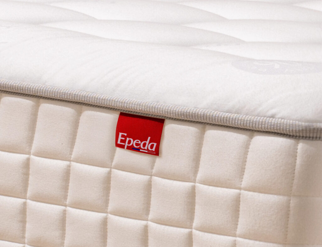 Matelas Épéda Iconique – étiquette de marque et plate-bande