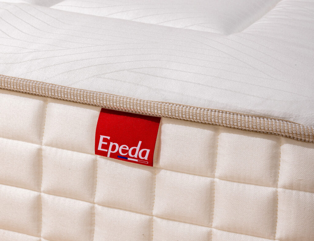 Matelas Épéda Joaillier – étiquette de marque et plate-bande