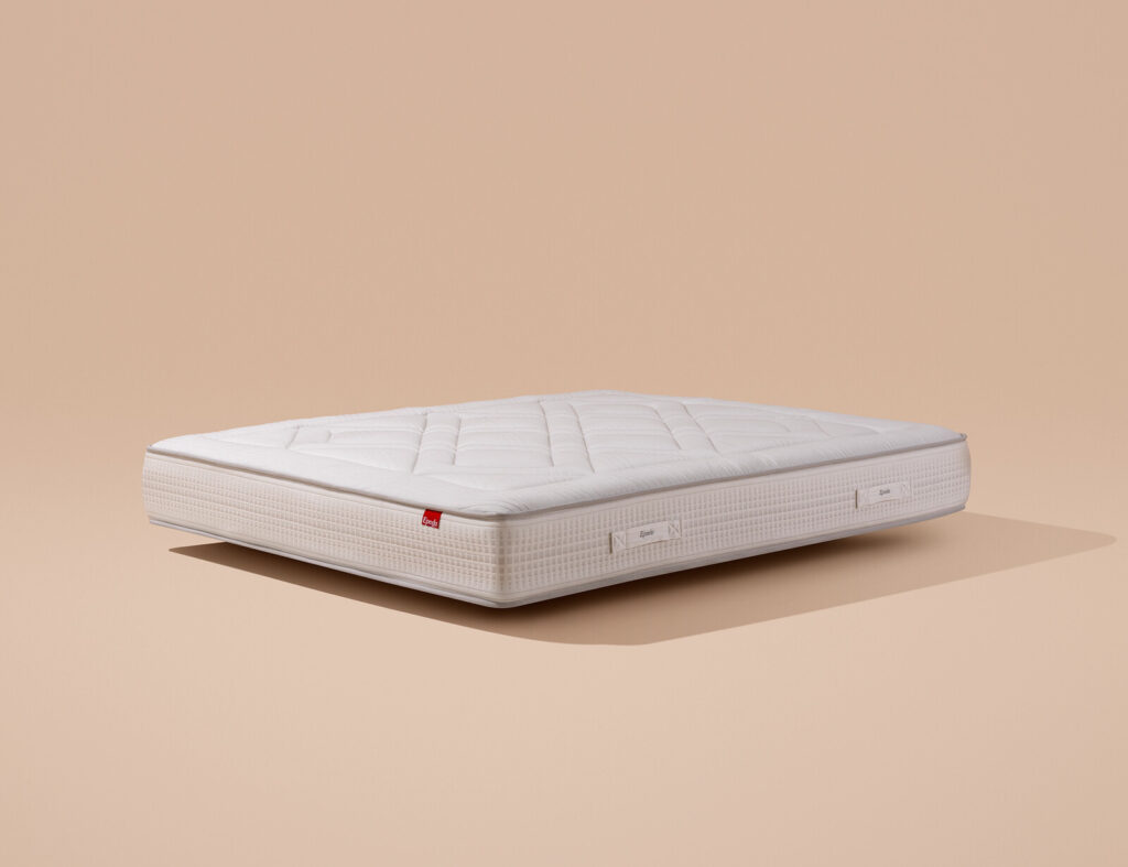 Matelas Épéda Vermillon – photo produit en studio