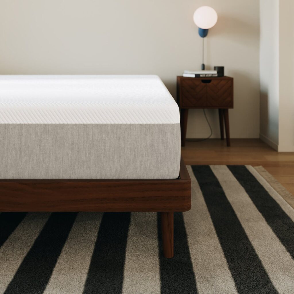 Matelas Hypnia Confort Premium sur un lit dans une chambre