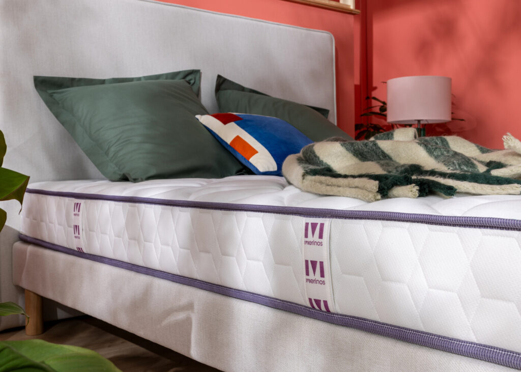 Mérinos Happy Lit, vue rapprochée du côté du matelas sur son sommier