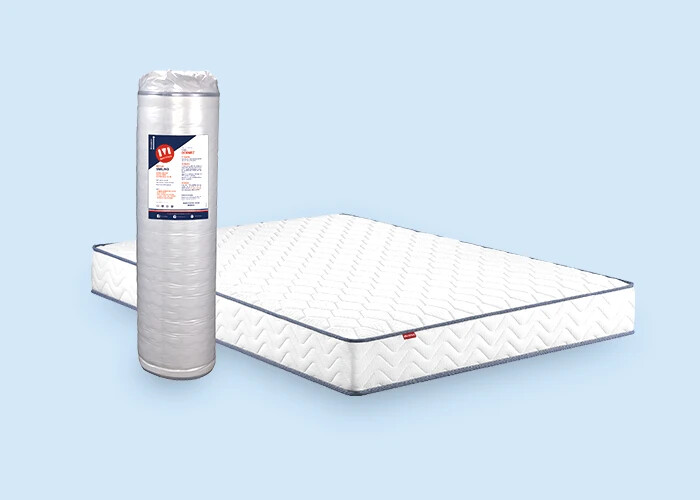 Matelas Mérinos Smiling à côté de son emballage roulé