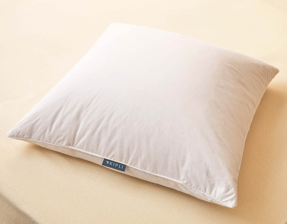 Oreiller carré Kipli en plumes et duvet recyclés