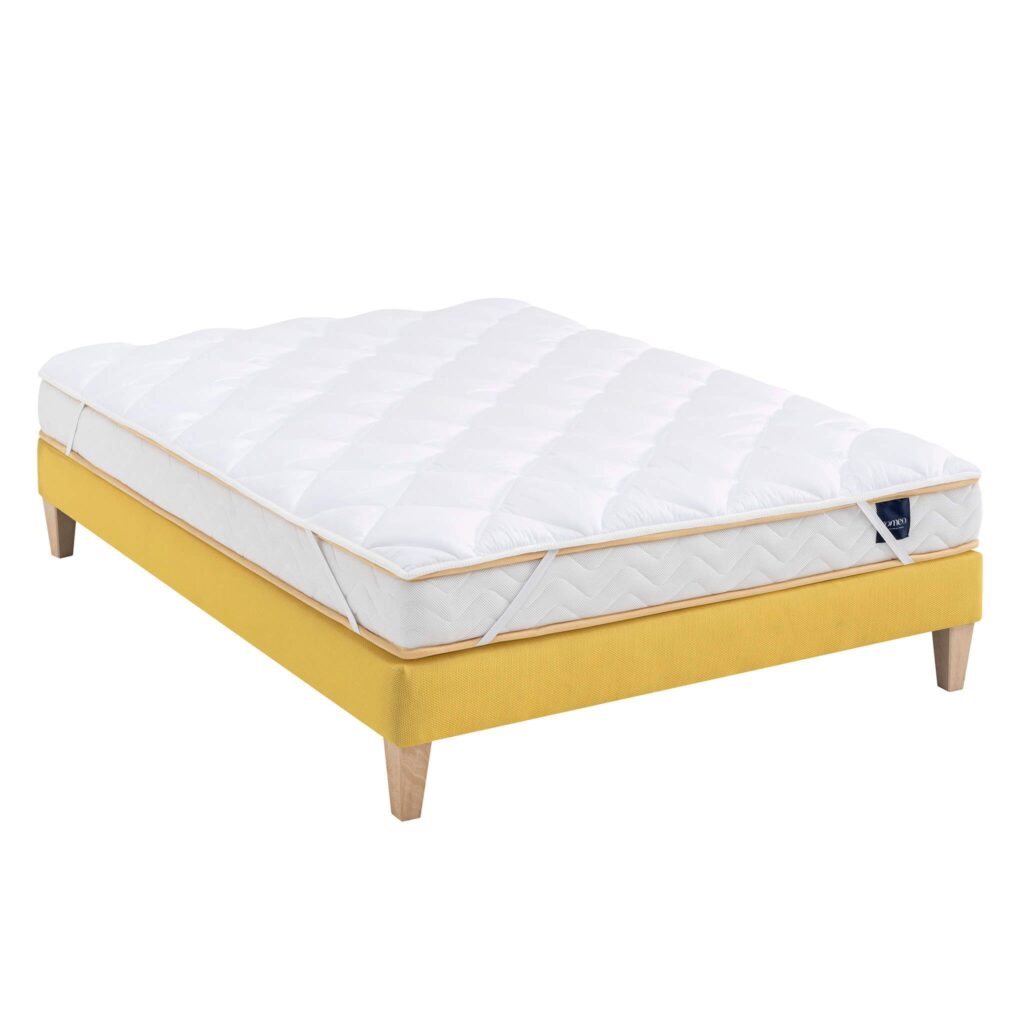 Surmatelas Someo Ouate Aurore vu de trois quarts sur fond blanc