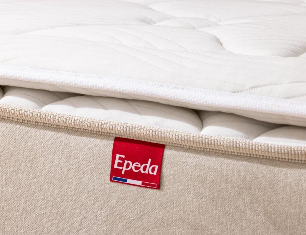 Étiquette Épéda cousue sur l'angle du surmatelas Noblesse