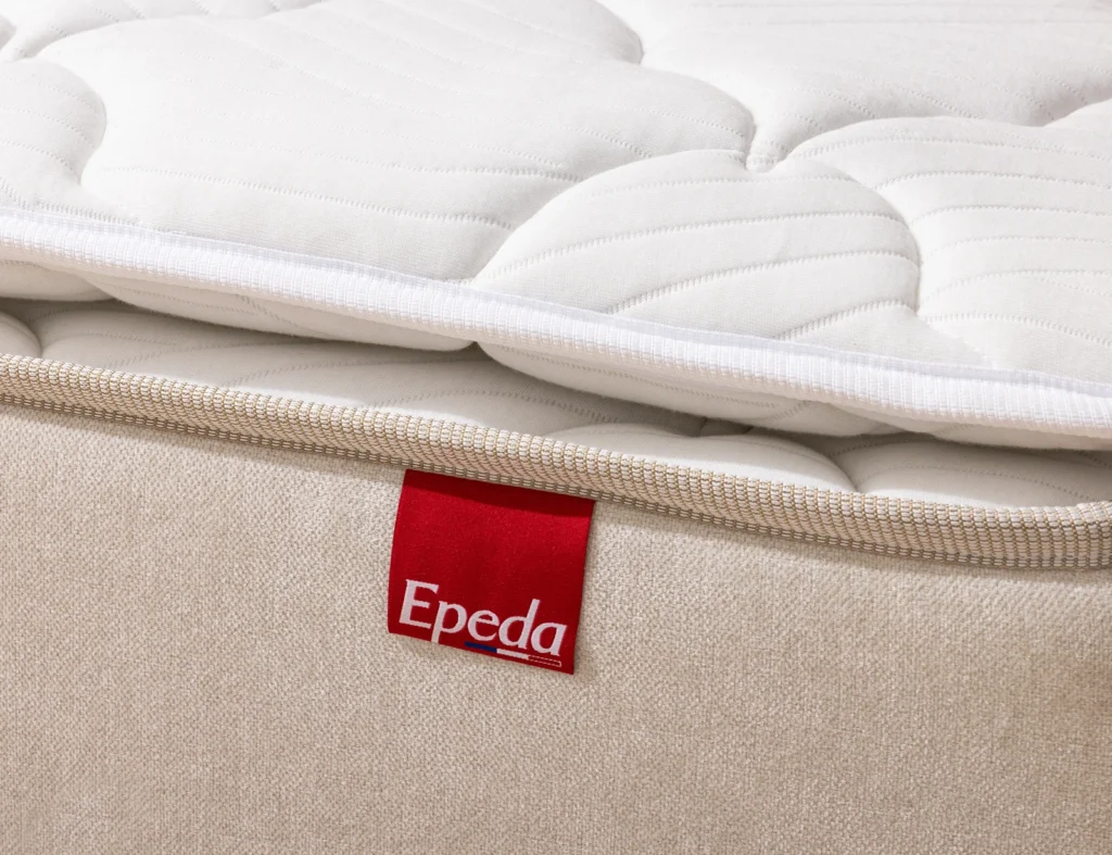 Étiquette Épéda cousue sur l'angle du surmatelas Harmonie