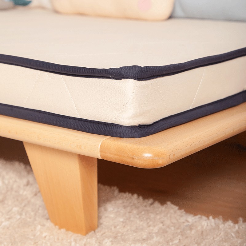 Le Petit Cosme Bébé : tranche du matelas et galon bleu