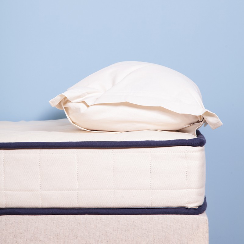 Matelas enfant Le Petit Cosme avec un oreiller, vue de face