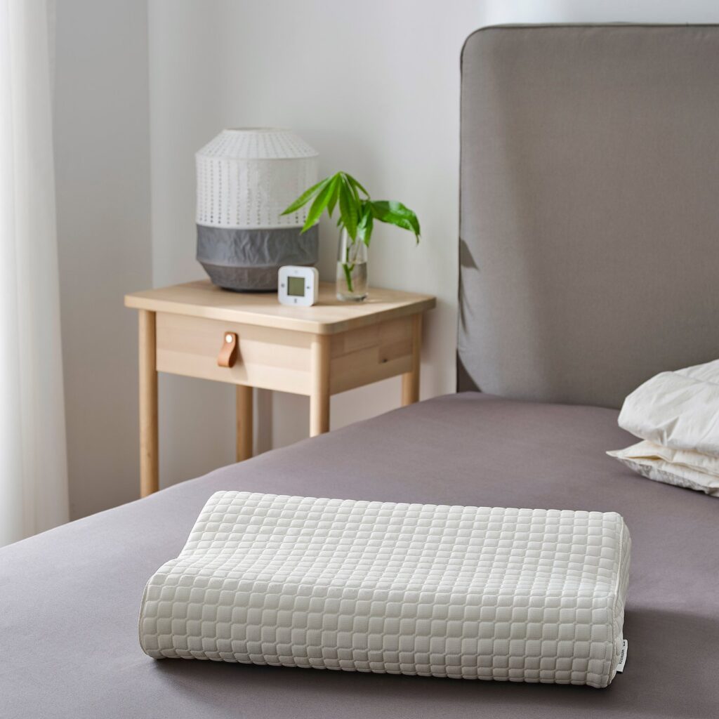 Détail de la housse de l'oreiller IKEA ROSENSKÄRM