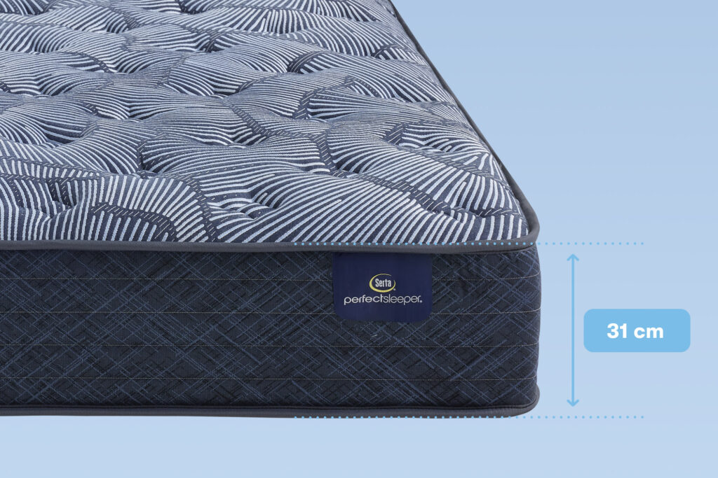 Serta Oasis Plush – angle du matelas matelassé avec l'indication de l'épaisseur de 31 cm