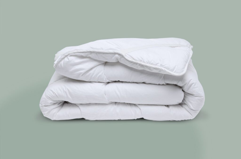 Surmatelas Nyte Duvy plie, housse en coton blanc
