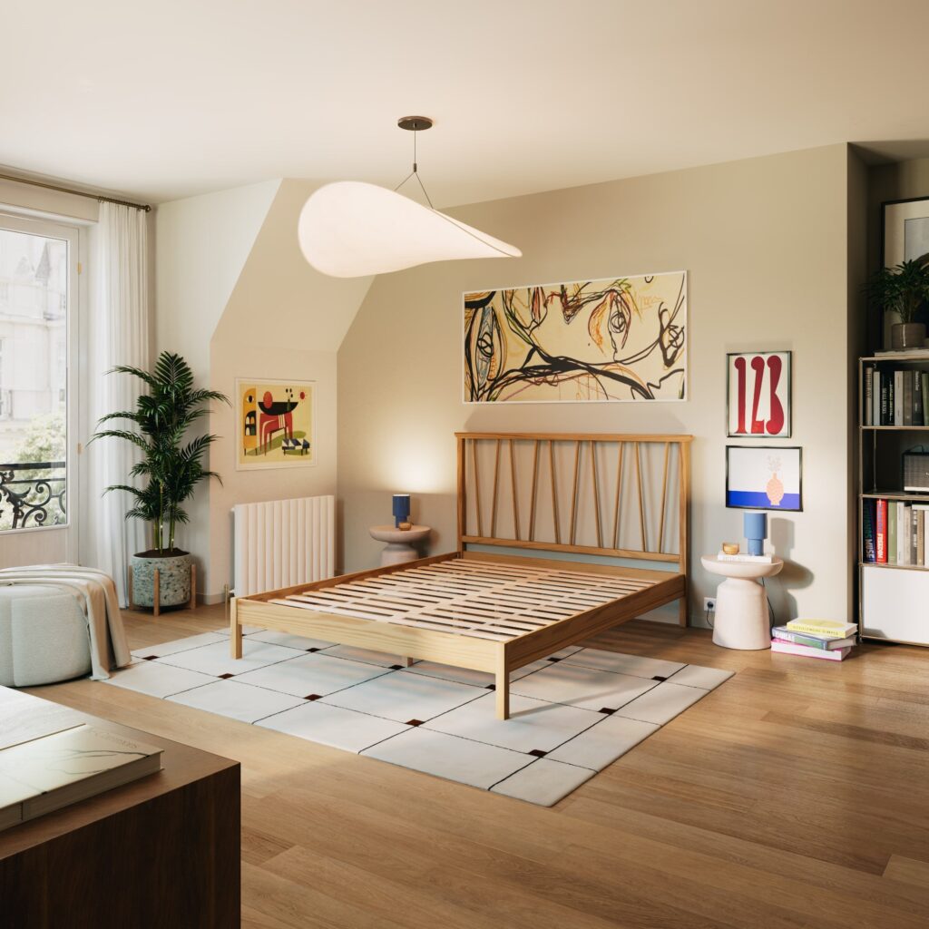 Lit Leni de Slome en pin clair avec tête de lit à barreaux dans une chambre lumineuse