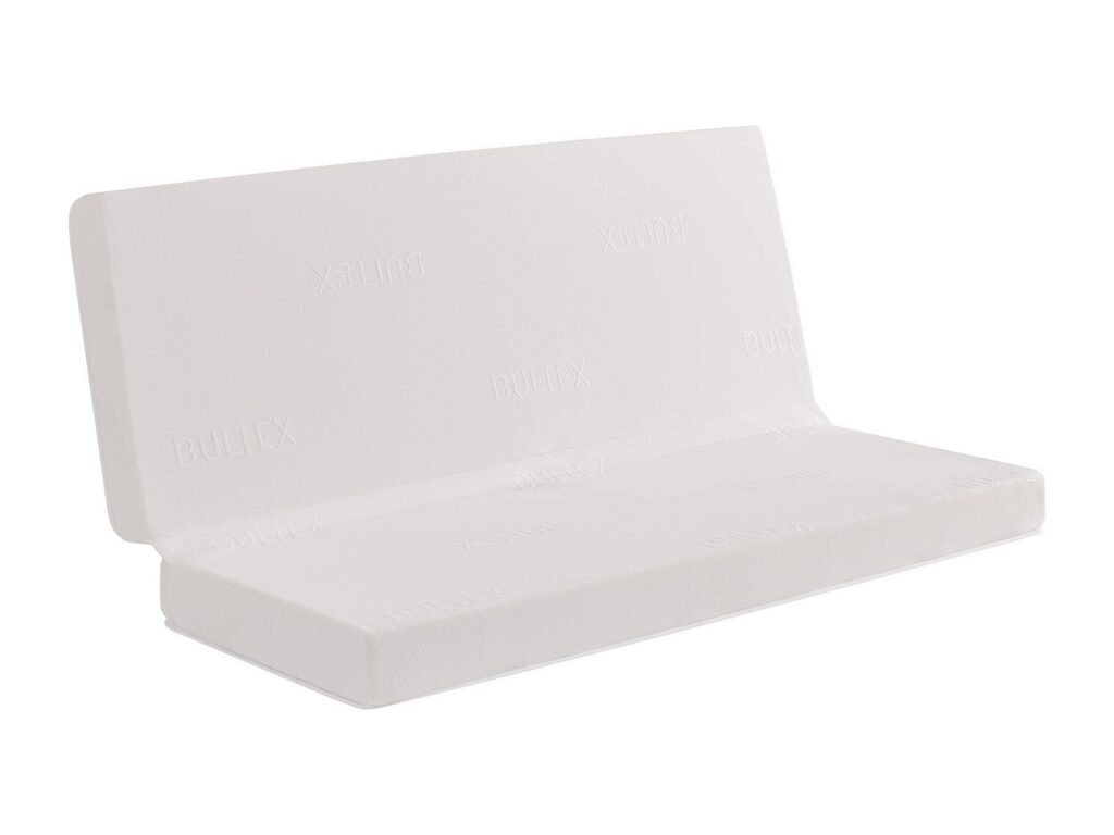 Matelas clic-clac Bultex de 14 cm plié en assise et dossier sur fond blanc