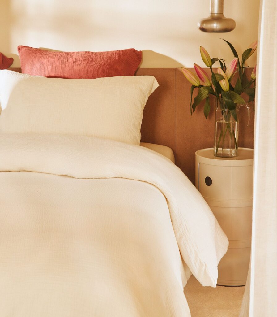 Couette chaude Tediber sur un lit fait