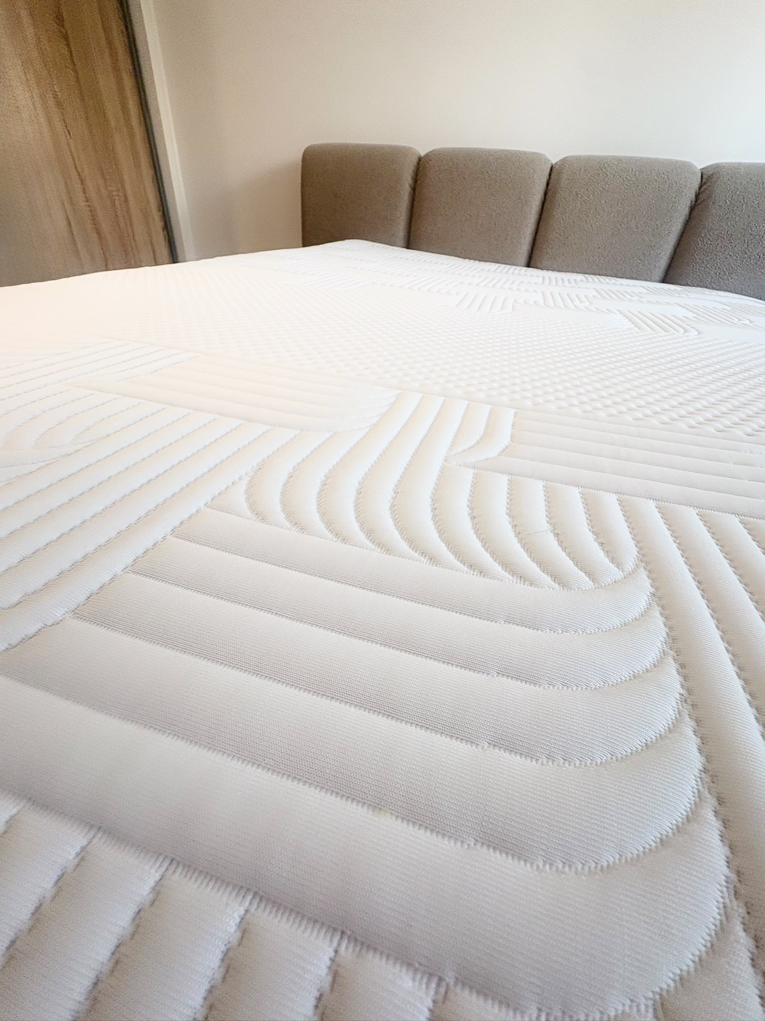 Housse blanche matelassée du matelas Emma Performance