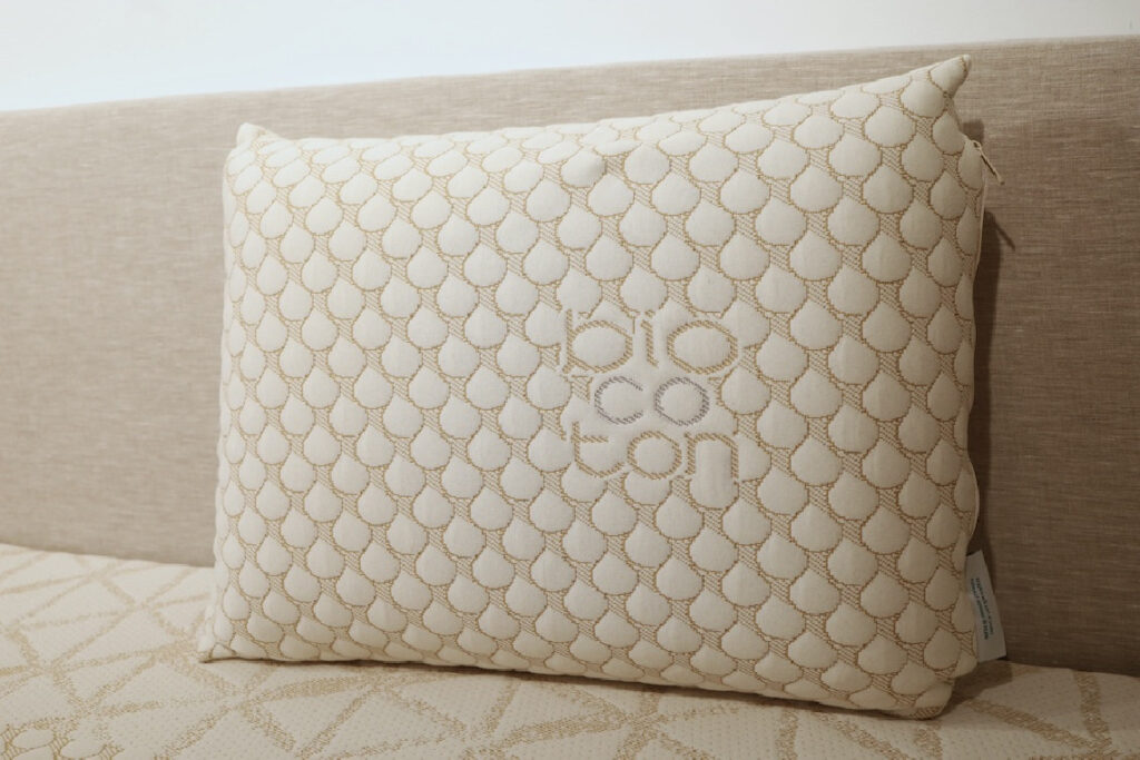 Oreiller LatexBio ferme vu de face, housse en coton biologique matelassée
