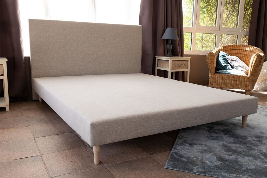 Sommier tapissier naturel LatexBio en lin avec tête de lit en option