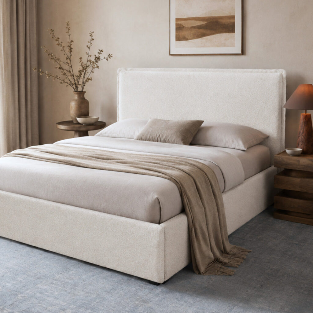Morphea Lit Coffre Classic en tissu blanc, installé dans une chambre