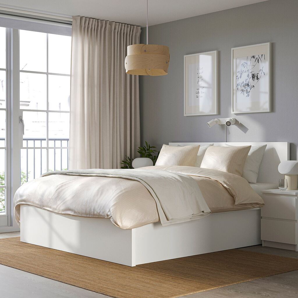 Lit coffre IKEA MALM blanc fermé dans une chambre