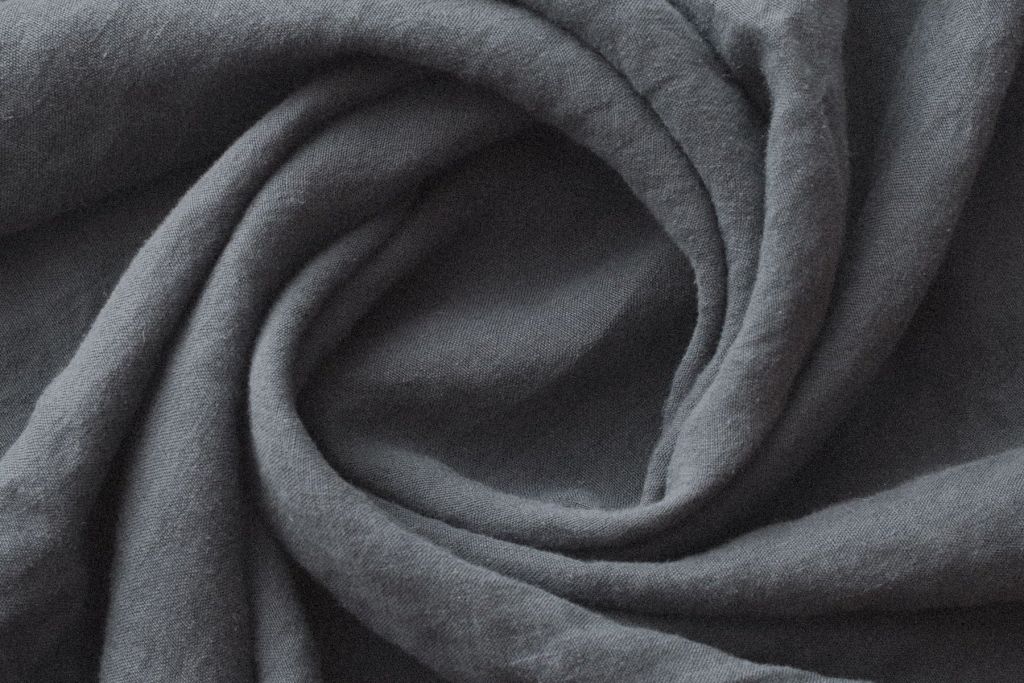 Lin lavé Tediber gris ardoise, vue rapprochée du tissu