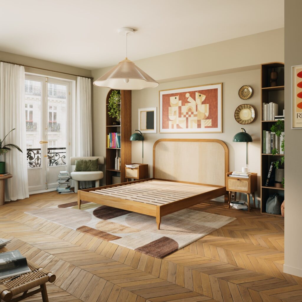 Lit rotin Bali de Slome à tête de lit tressée dans une chambre au parquet en chevrons