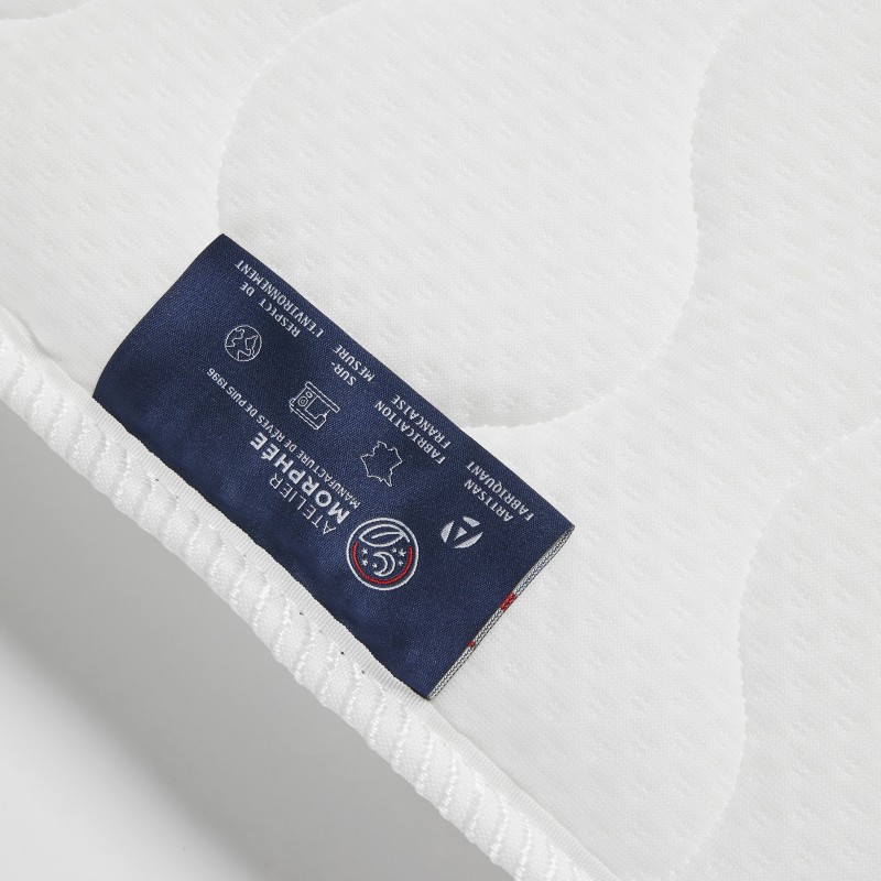 Étiquette Atelier Morphée cousue sur la housse matelassée du surmatelas