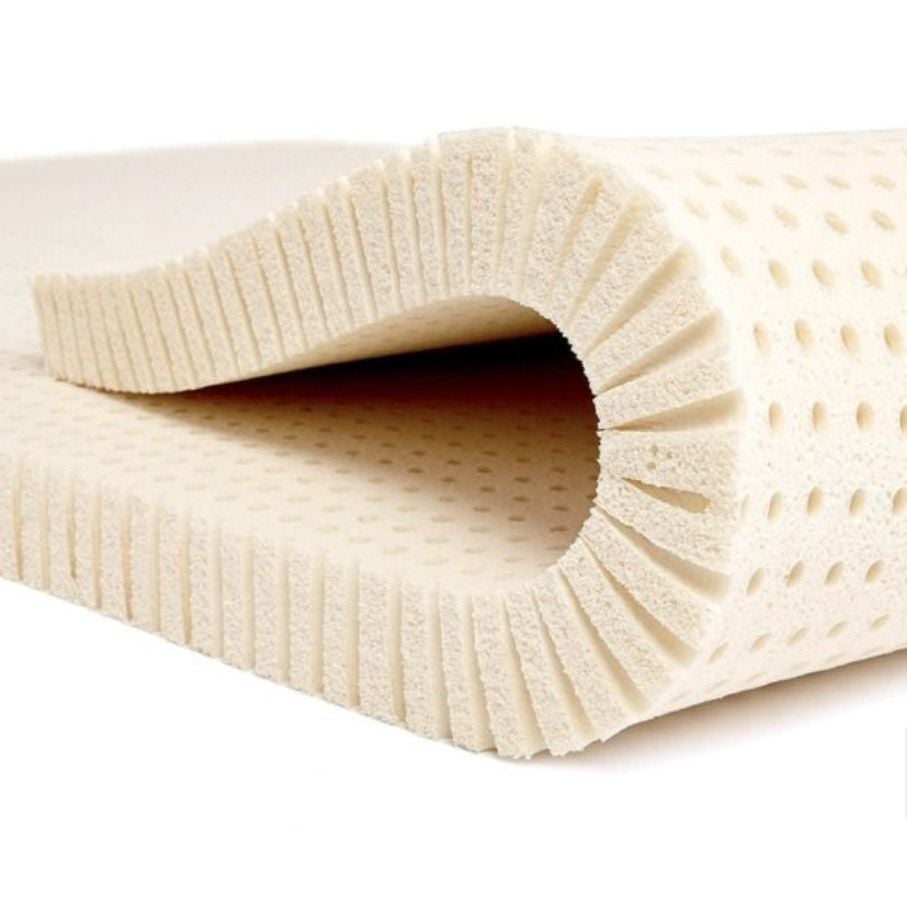 Latex naturel perforé du surmatelas Novoly Novorganic, plaque enroulée