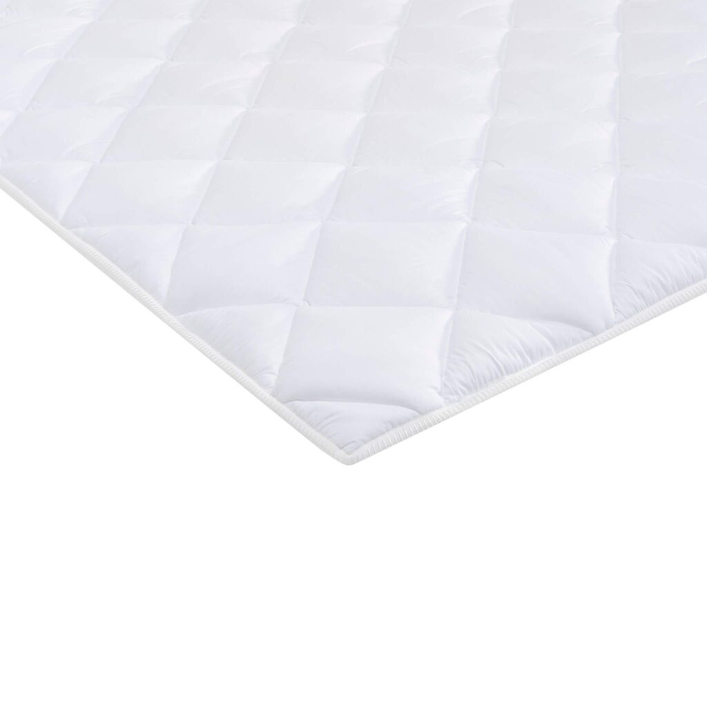 Gros plan sur le piquage cloisonné du surmatelas en ouate Someo Aurore