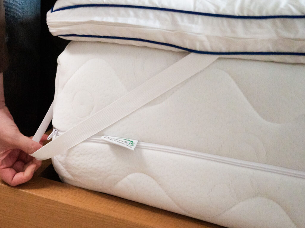 Élastique d'angle du Bdreams Soft passé sous le matelas
